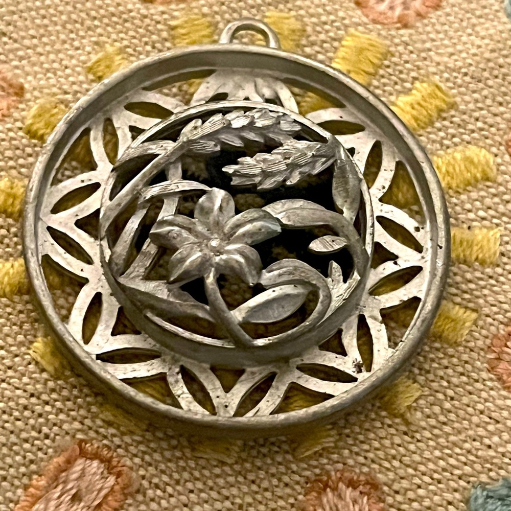 VINTAGE RARE MONET PENDANT